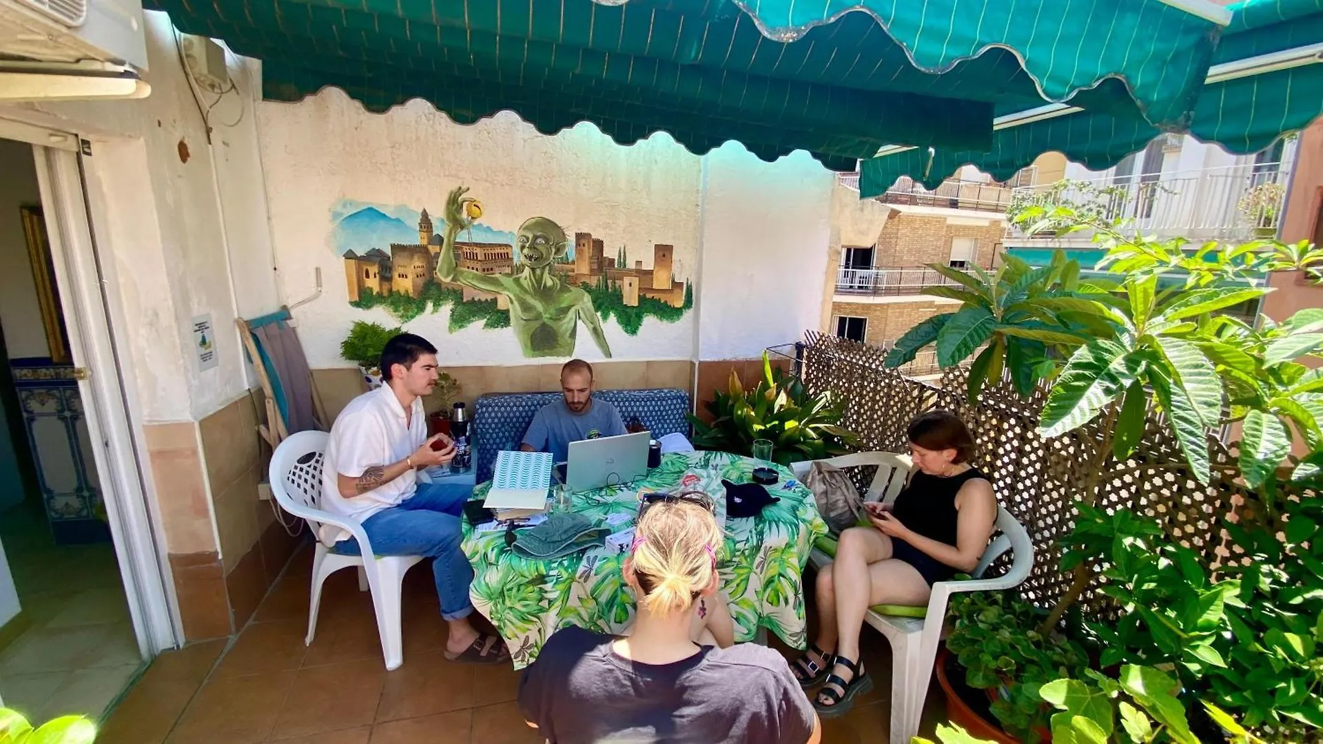 Hostel El Cascabel contacts